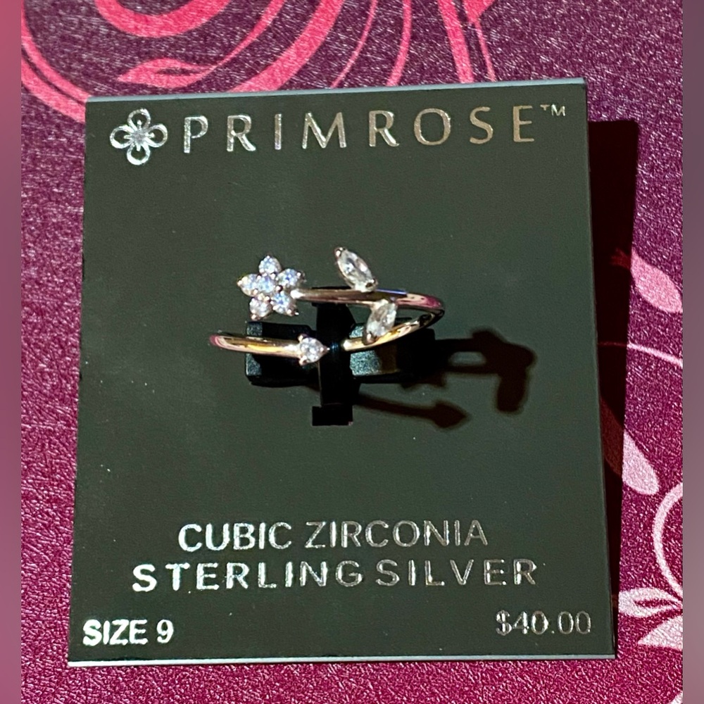 👛5/$50 Silver & CZ Flower Ring Size 9
